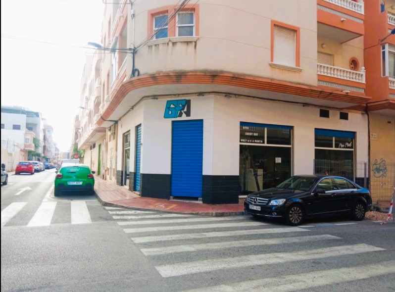 Alquiler_local_150_m2_esquina_centro_Torrevieja